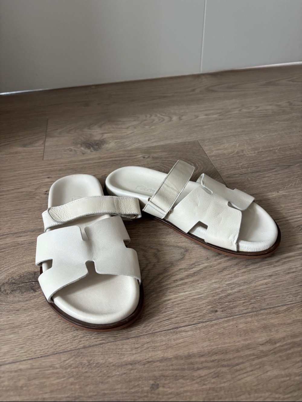 L'INTERVALLE White Leather Slide Sandals with Adjustable Strap